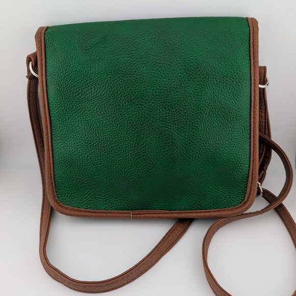 👜 Jules & James Green Crossbody Bag with Buckle Flap – Faux Leather, Vintage Lo - Picture 3 of 5